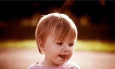 梦见给别人哄孩子