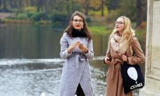 万众一心心手相连